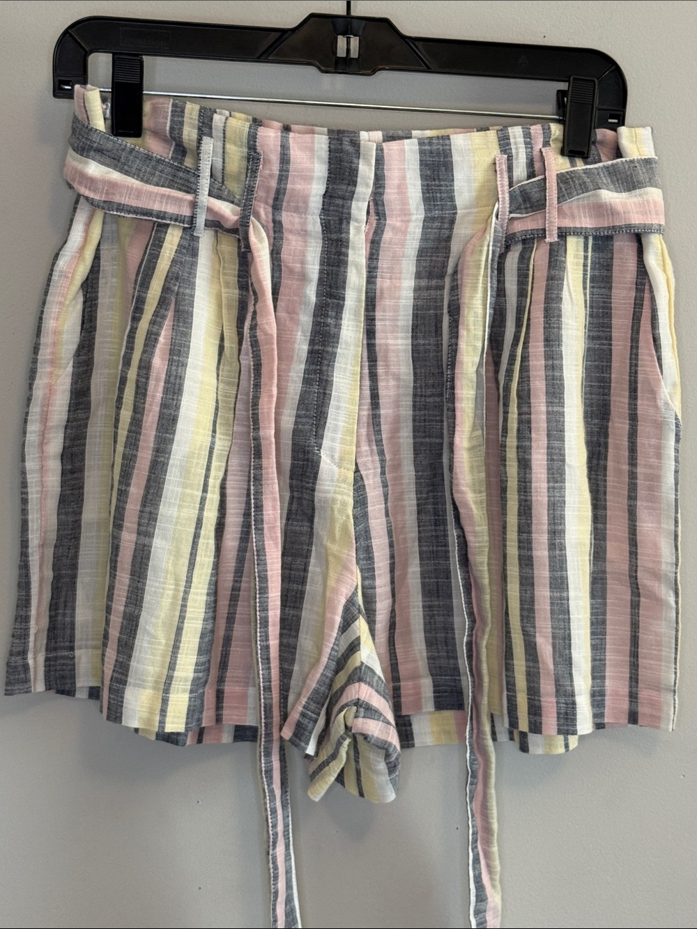 NWT - En Creme Striped Tie-Waist Women’s Shorts in Pink, Gray & Yellow - Size L